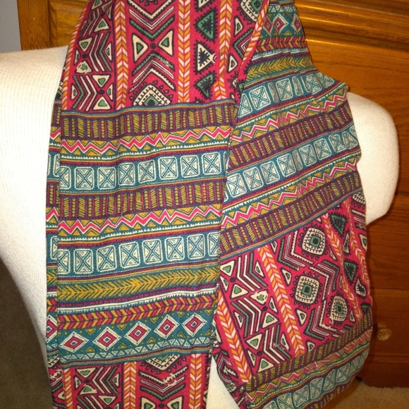 Tribal pattern Lularoe os leggings 😍 - Picture 2 of 5